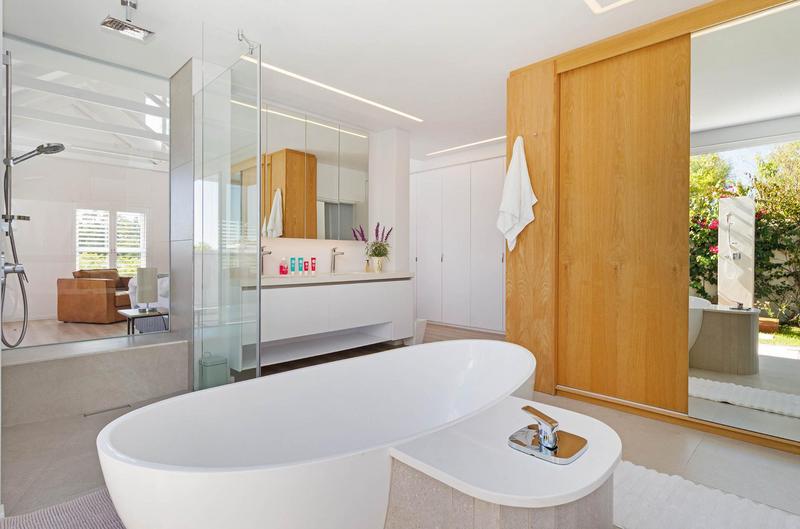 To Let 4 Bedroom Property for Rent in Steenberg Estate Western Cape